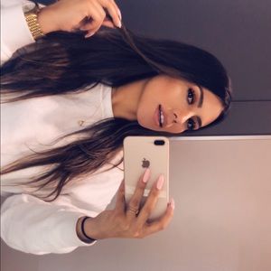 Meet your Posher, Valeria